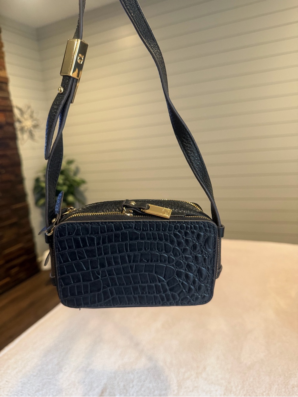 Women's Black Croc-Embossed Leather Crossbody Bag